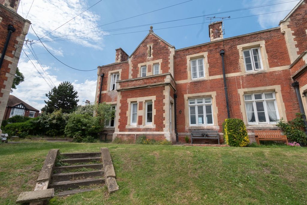 Property photo 2 of 25