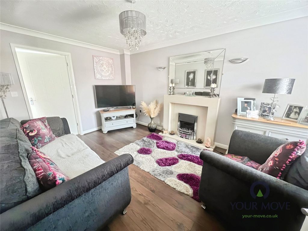 Property photo 2 of 13 Lounge