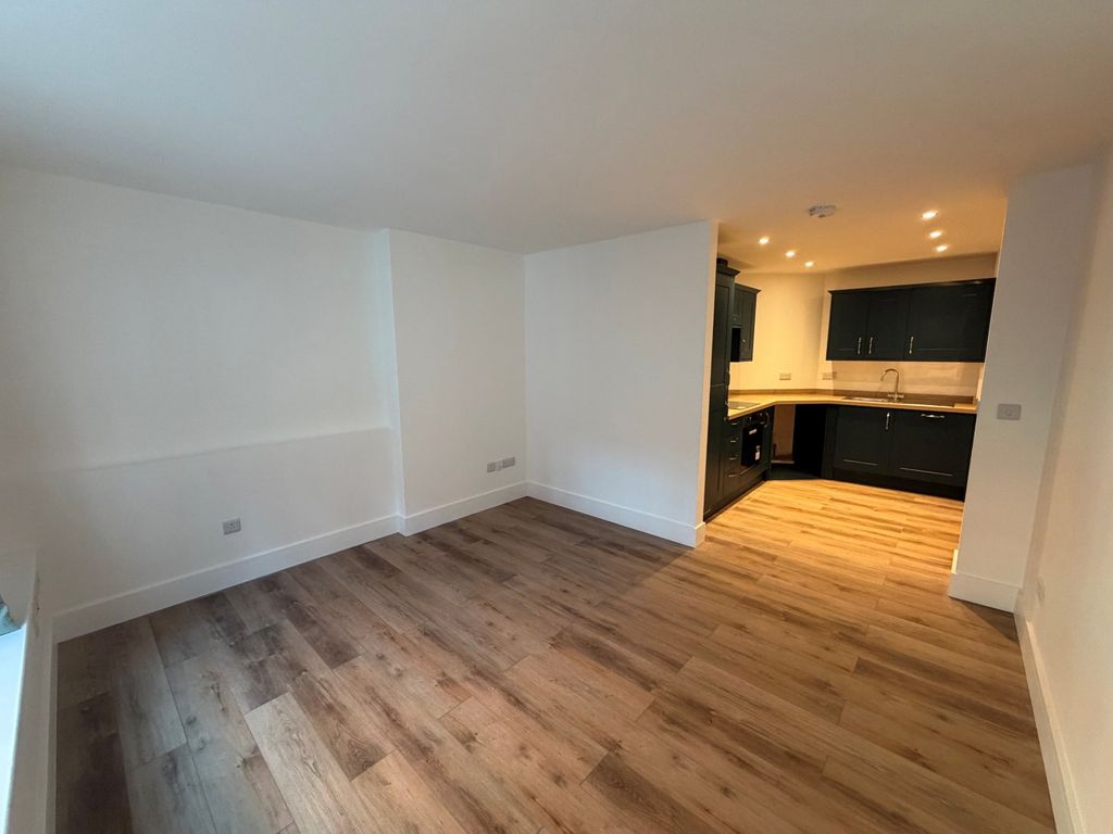 Property photo 2 of 6 Picture No. 12