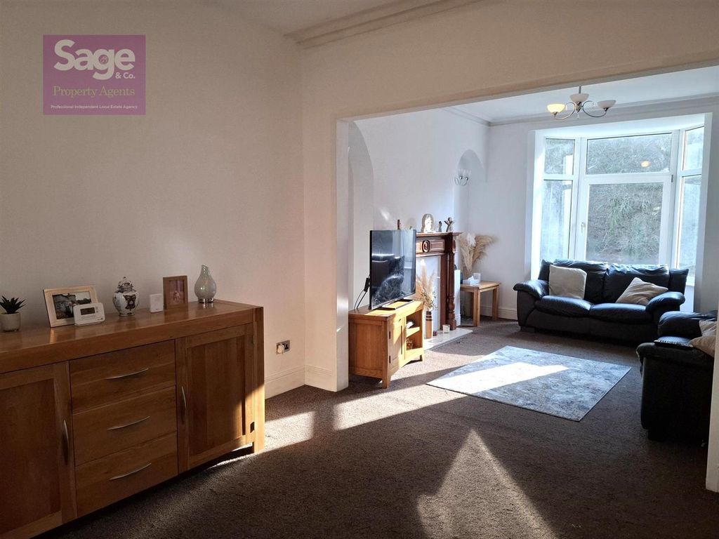 Property photo 2 of 28