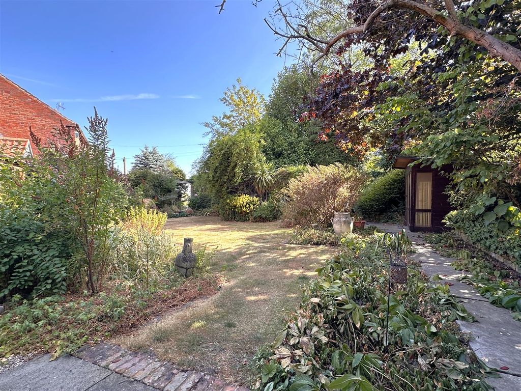 Property photo 3 of 34 Private &amp; Established Garden 380