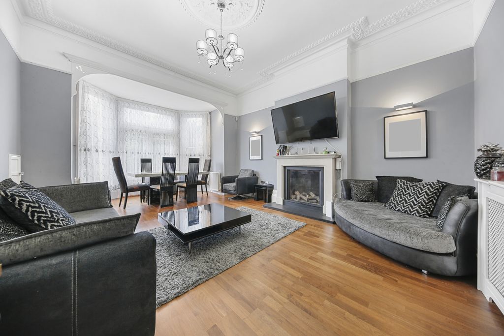 Property photo 3 of 35 Gallery