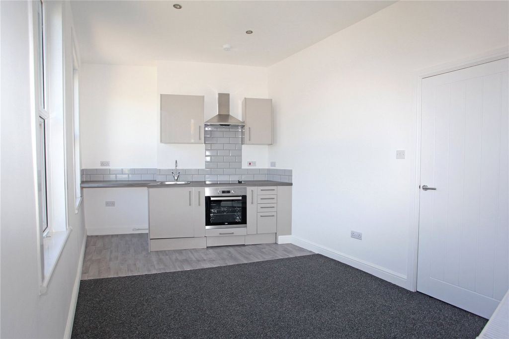Property photo 1 of 6 Kitchen/Living