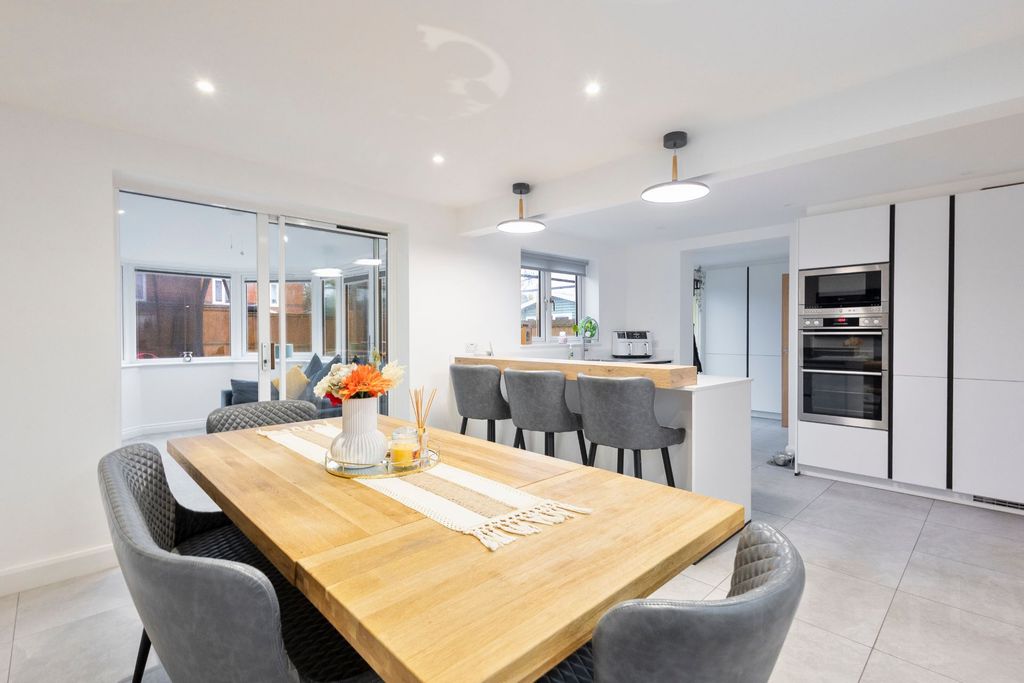 Property photo 3 of 23 Photo 4