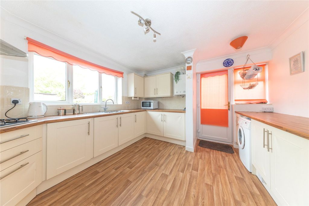 Property photo 2 of 21 Kitchen