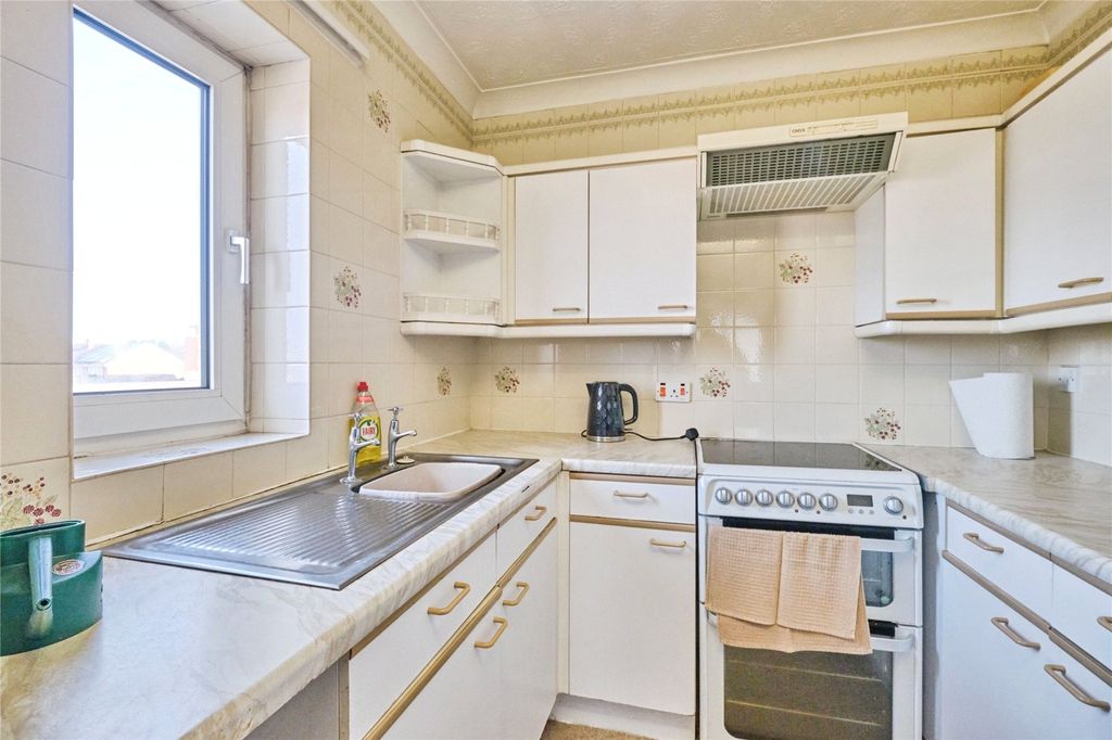 Property photo 3 of 11 Kitchen