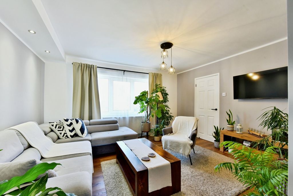 Property photo 3 of 21 Pbox-Img.Jpg
