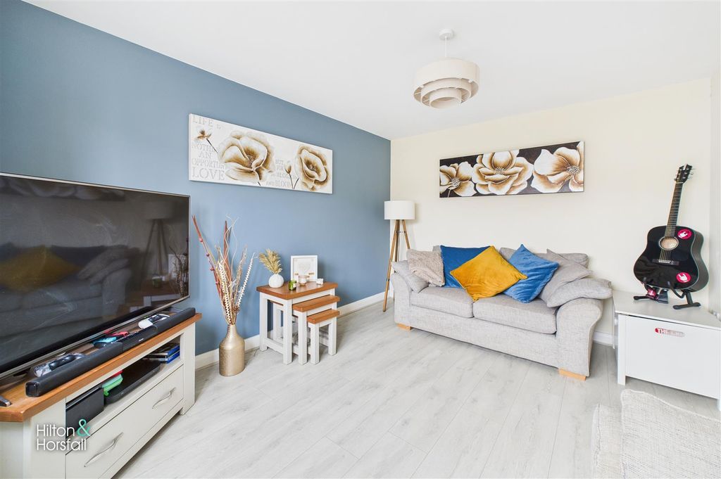 Property photo 3 of 18 Lower Clough Street