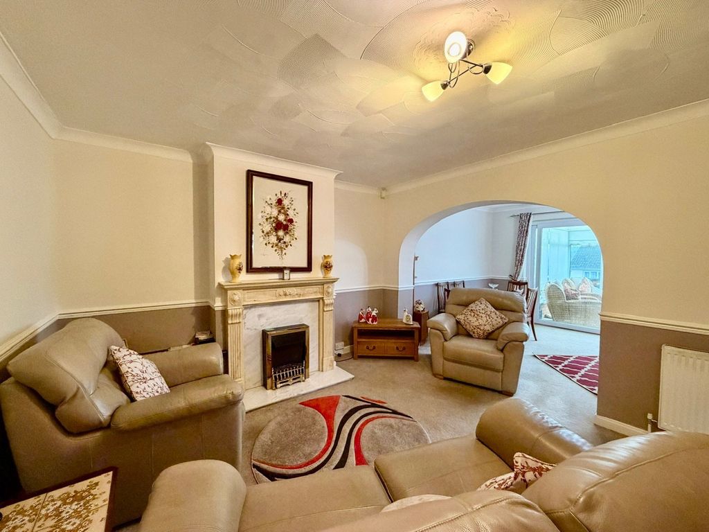 Property photo 3 of 43