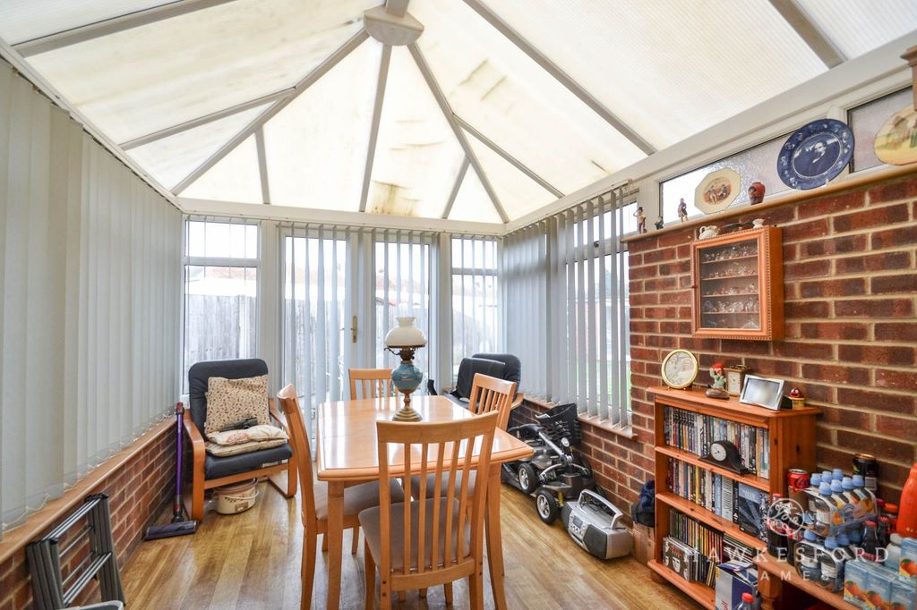 Property photo 3 of 12 South Avenue, Sittingbourne - Conservatory