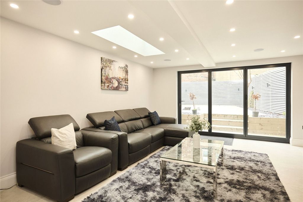 Property photo 1 of 55 Picture No. 22