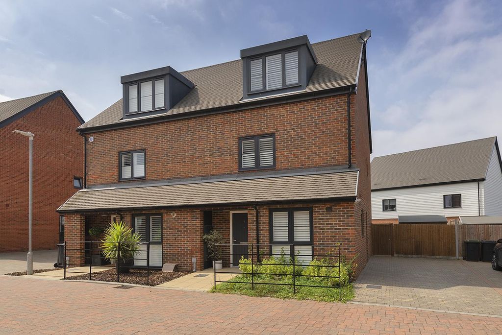 Property photo 1 of 15 Front