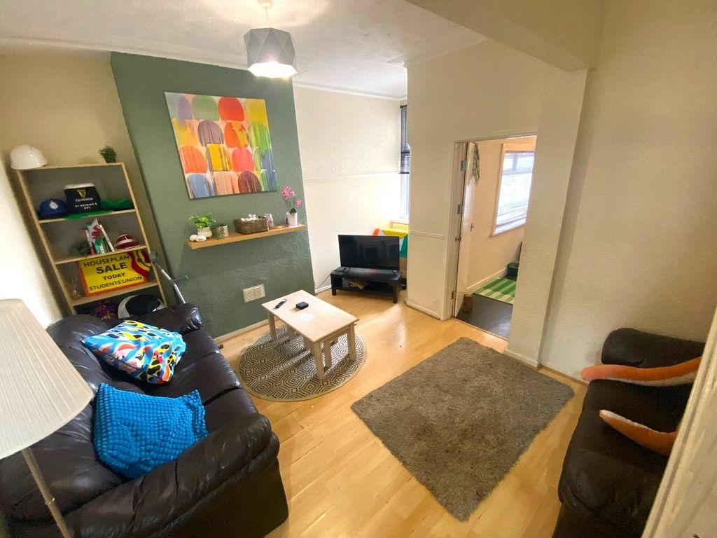 Property photo 3 of 10 Lounge