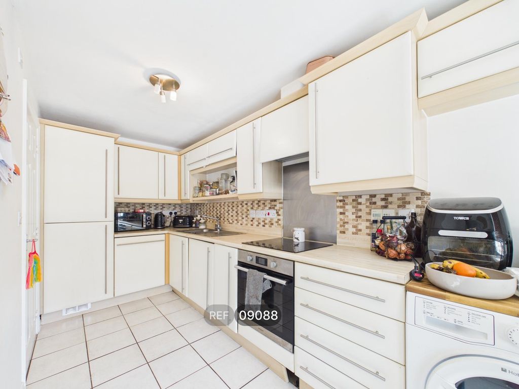 Property photo 3 of 20 Kitchen