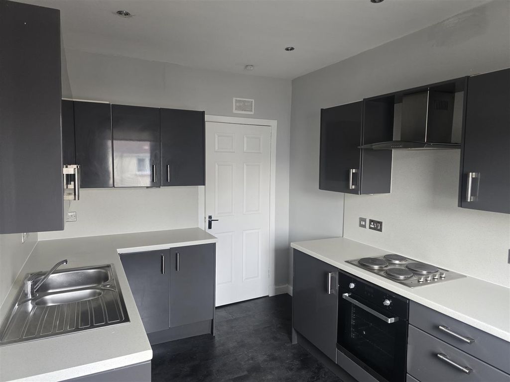 Property photo 3 of 8 Shand Street 5.Jpg