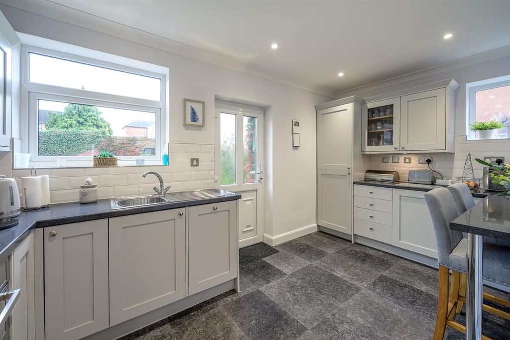 Property photo 3 of 32