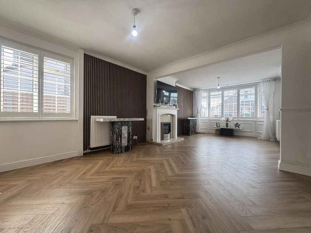 Property photo 2 of 36