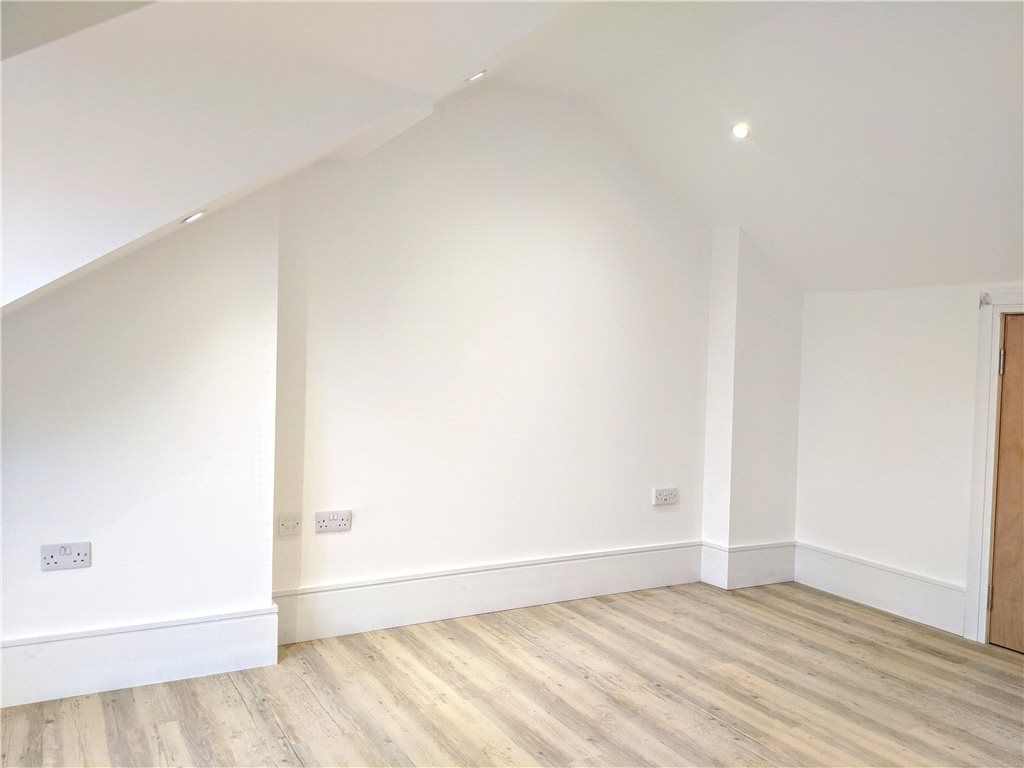 Property photo 1 of 6 Bedroom