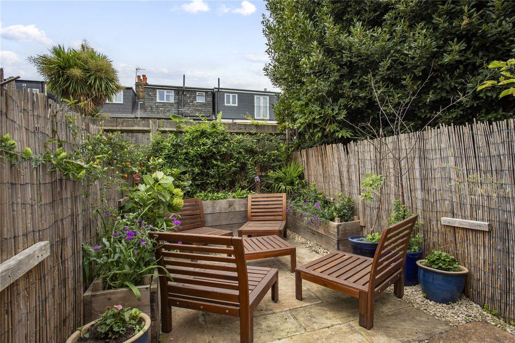 Property photo 3 of 14 Picture No. 15