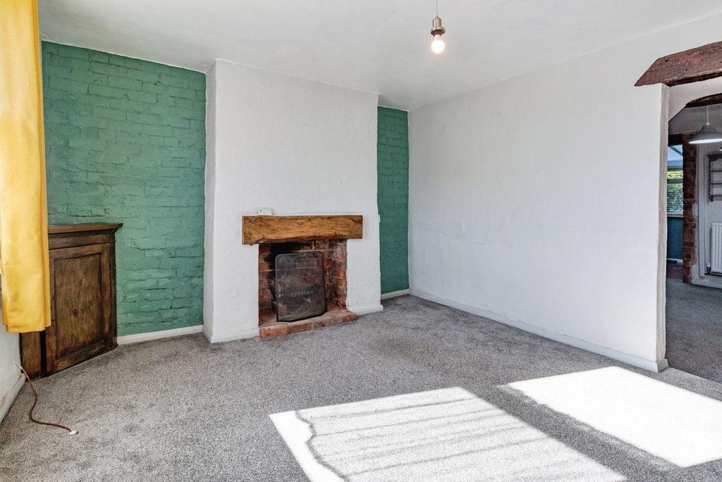 Property photo 2 of 8 Lounge