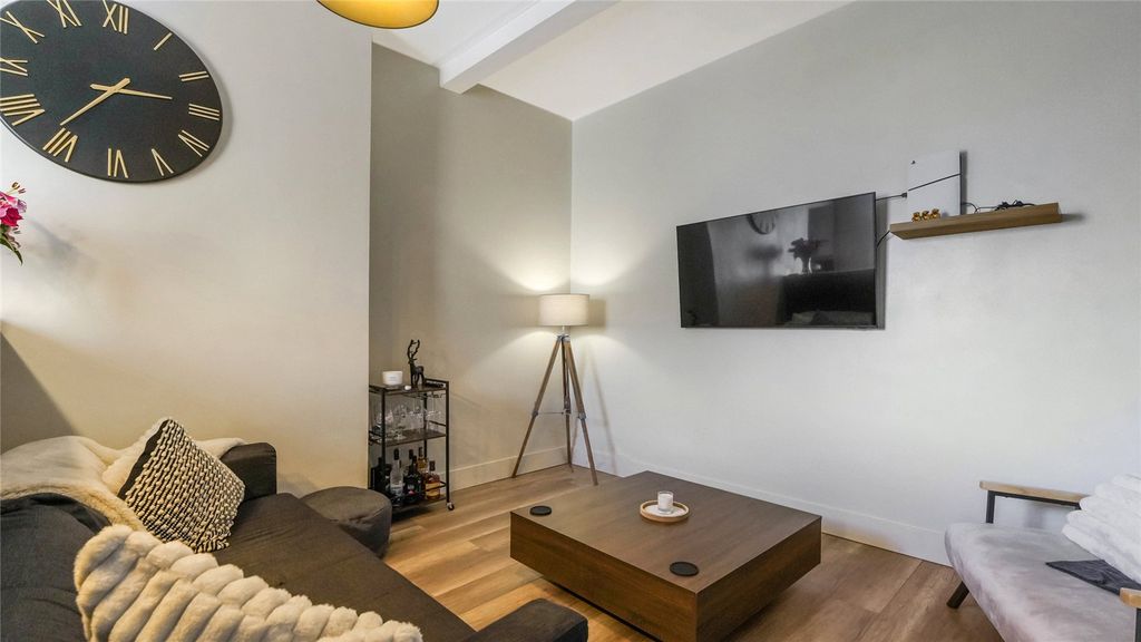 Property photo 2 of 19 Picture No. 26