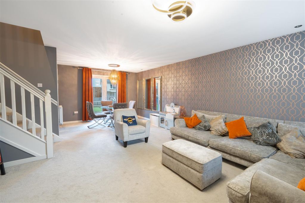 Property photo 3 of 18 Lounge.Jpg
