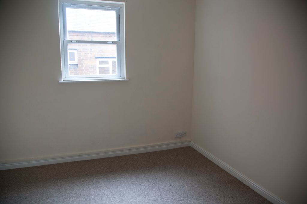 Property photo 2 of 6 Bedroom