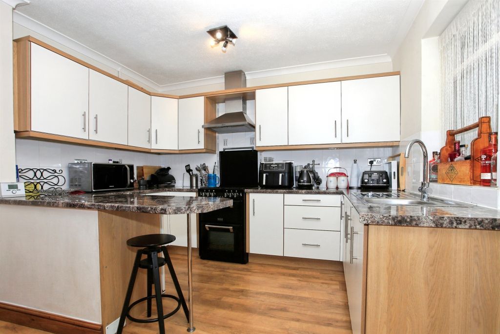 Property photo 3 of 24 Kitchen/Diner