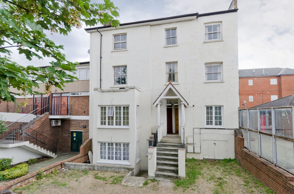 Property photo 1 of 14 F4, 11, East Dulw...
