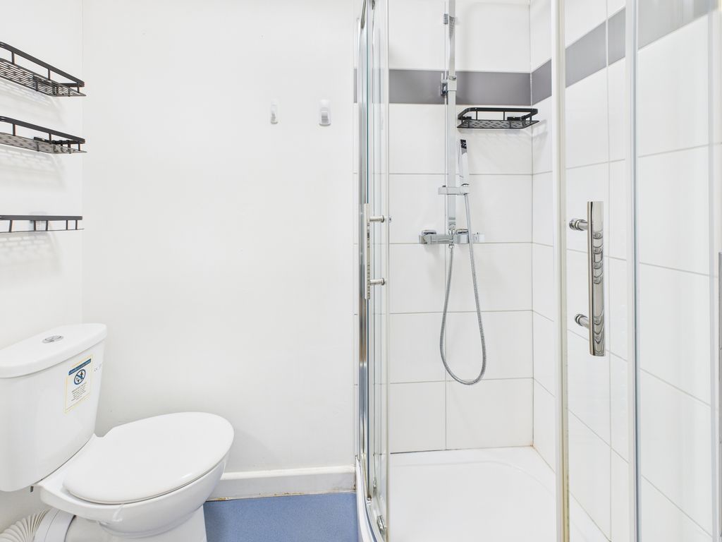 Property photo 2 of 11 Cam03974G0-Pr0260-Still008