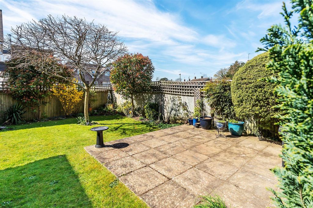 Property photo 2 of 19 5-Marlborough-Court-20.Jpg