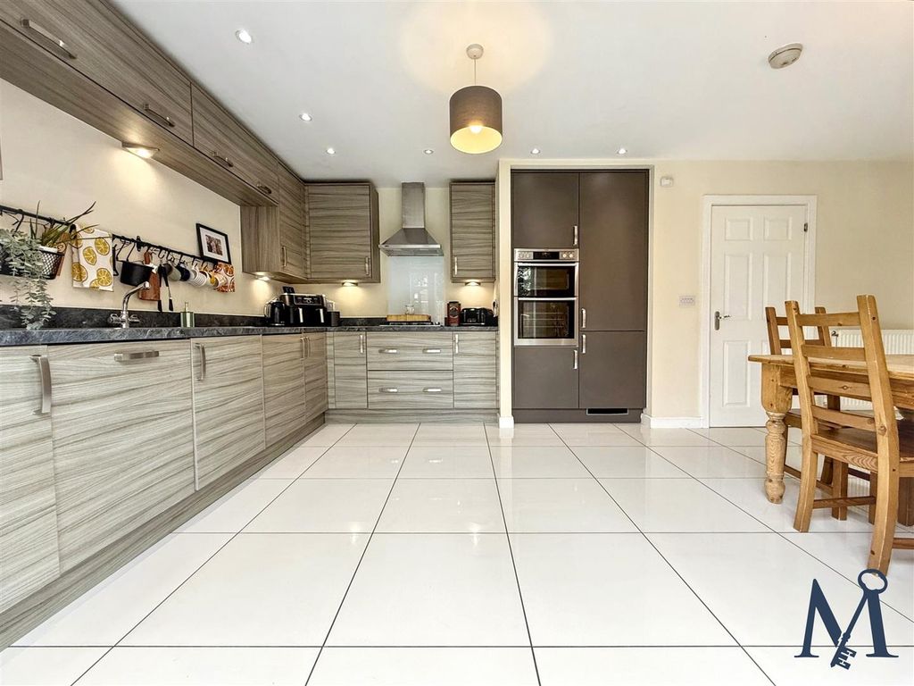 Property photo 3 of 21 Kitchen Diner
