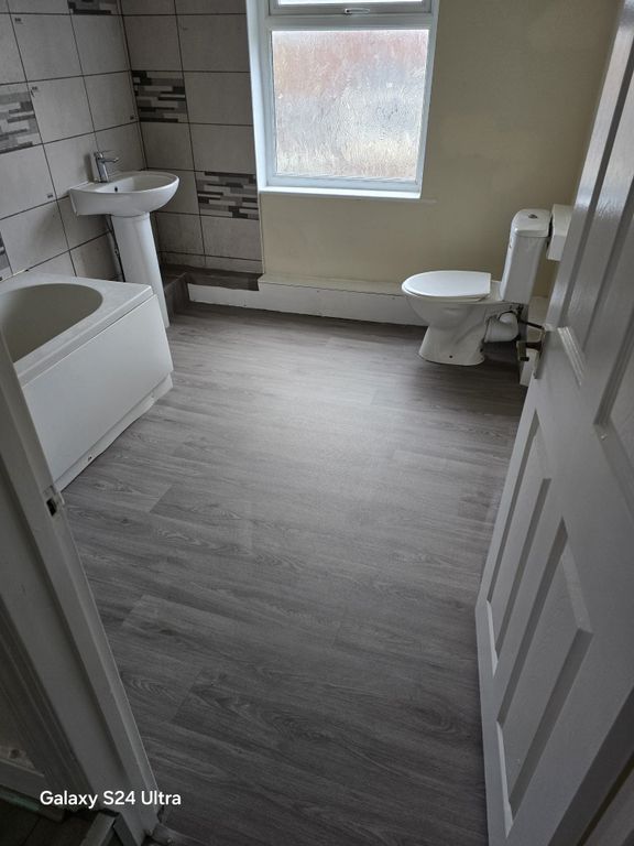 Property photo 3 of 7 Bathroom