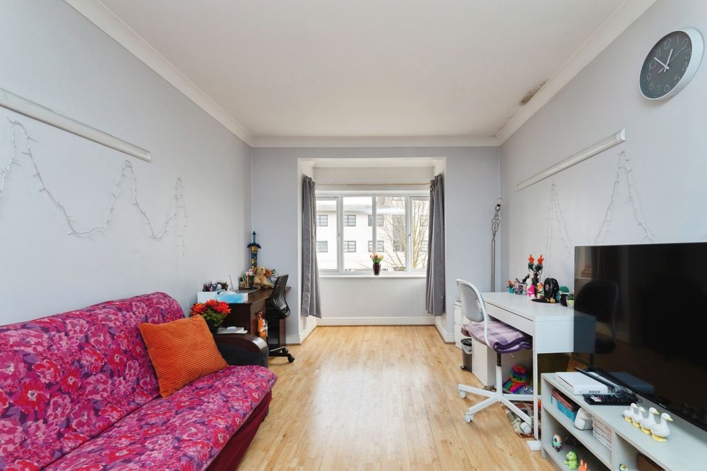 Property photo 2 of 15 Pbox-Img.Jpg