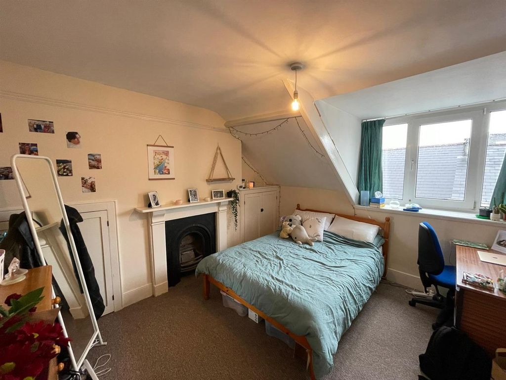 Property photo 1 of 10 R5.Jpg