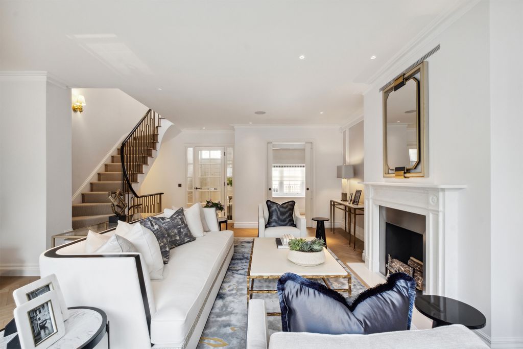 Property photo 2 of 24