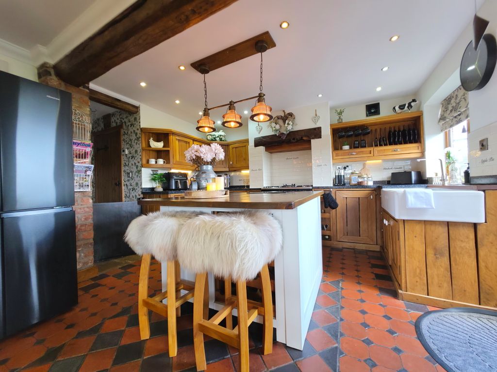 Property photo 3 of 47
