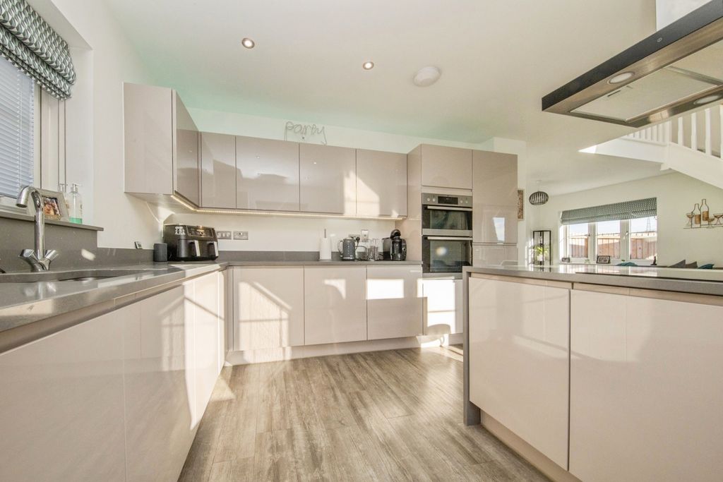 Property photo 2 of 20 Pbox-Img.Jpg