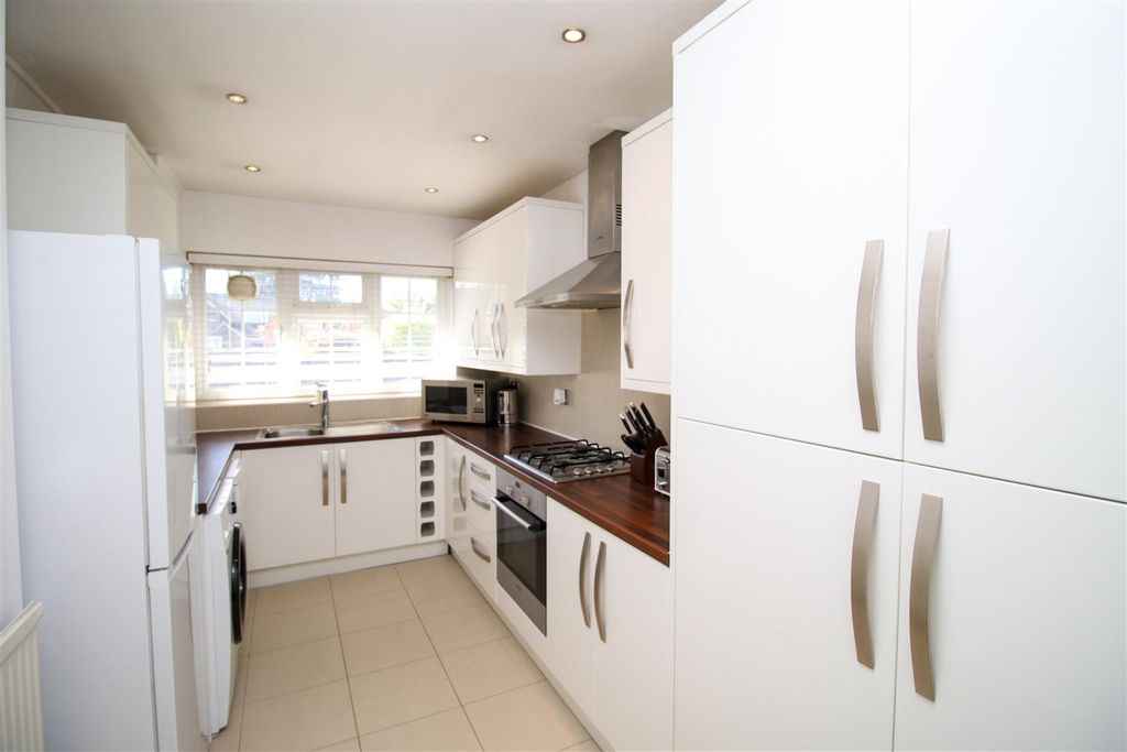 Property photo 3 of 15 Kitchen