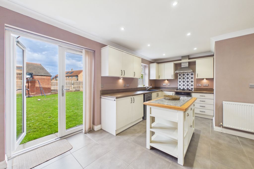Property photo 3 of 25 Ewemove Spalding - The Circus - Kitchen