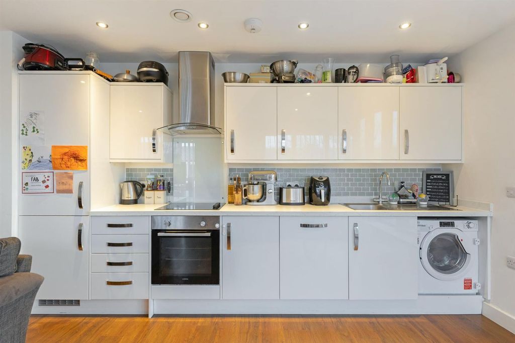 Property photo 3 of 15 102481_3 Causeway Place 1A The Causeway Goring-By-Sea-12 - Copy_Low.Jpg