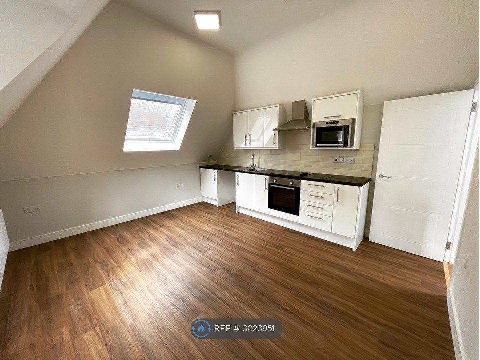 Property photo 3 of 10 Kitchen/Living Room