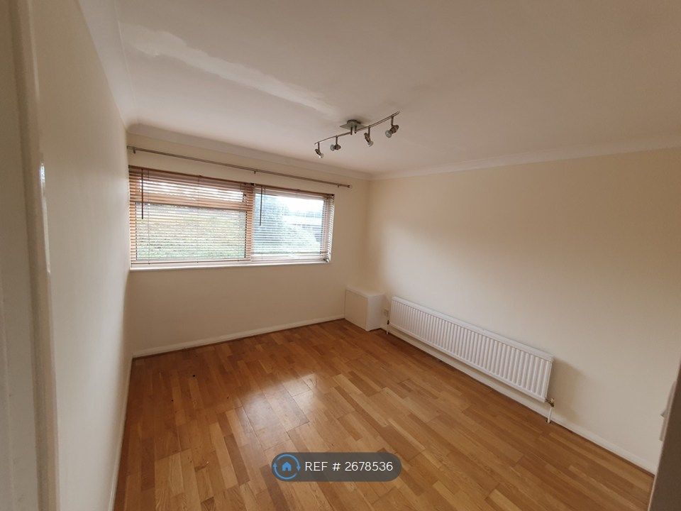 Property photo 3 of 11 Living Room