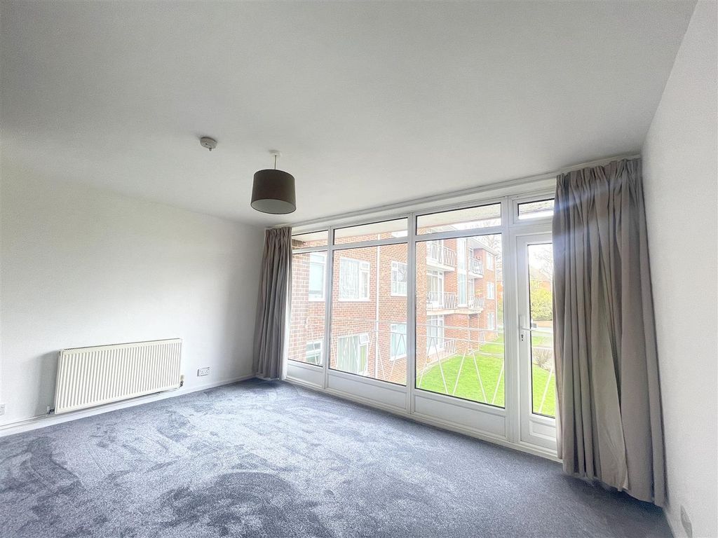 Property photo 3 of 13 Redruth 2.Jpg