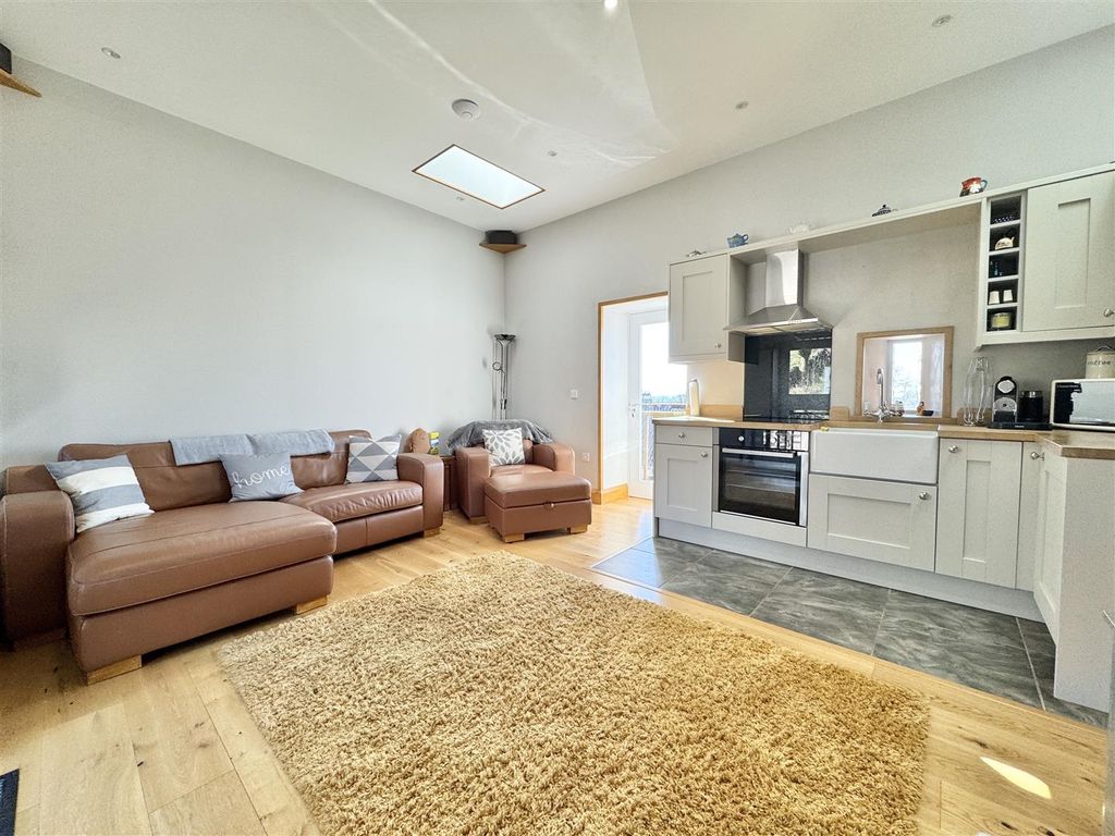 Property photo 3 of 12 Img_6270.Jpeg