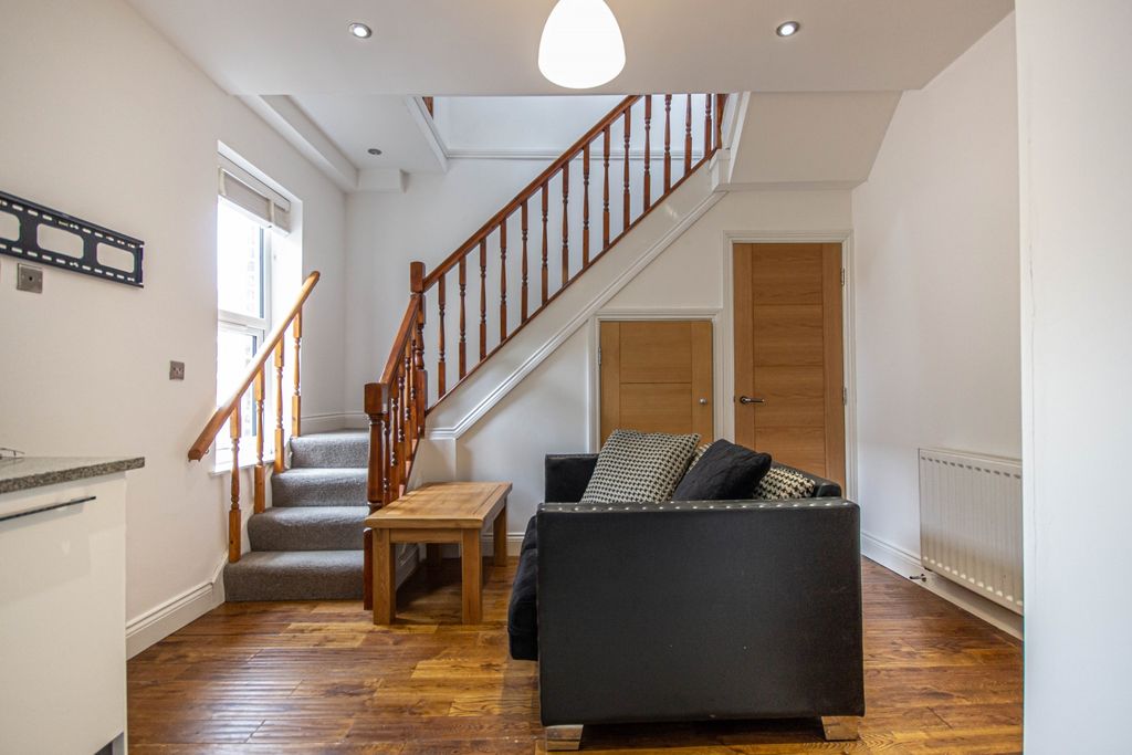 Property photo 3 of 9 3