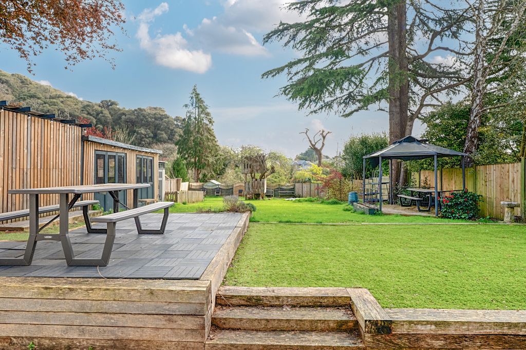 Property photo 3 of 24 Garden