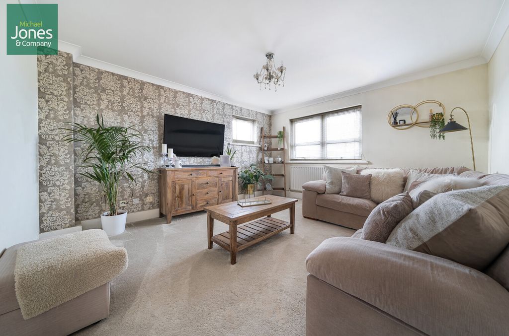 Property photo 1 of 7 Living Room