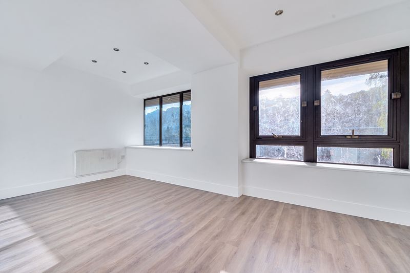 Property photo 3 of 10 Photo 2