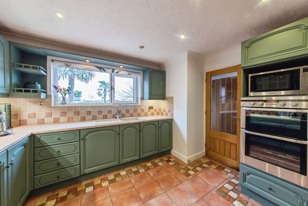 Property photo 3 of 28